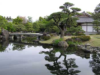 Nishi Oyashikiato Garden (beside Himeji Castle, Himeji)