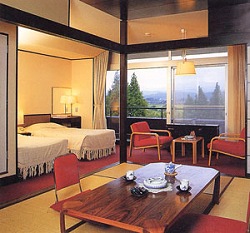 Combined Western and Japanese-Style Guest Room