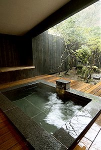 Outdoor Hot Spring Bath at Matsuzakaya Honten