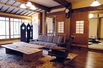 Combined Japanese and Western-style Guest Room at Yamamizuki