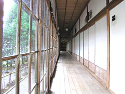 Hallway inside Rengejo-in