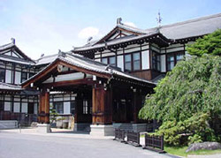 Entrance to the Nara Hotel