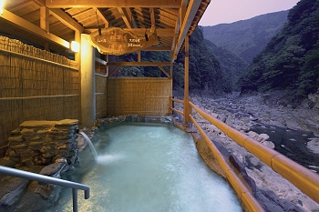 Outdoor Hot Spring Bath at Hotel Iyaonsen