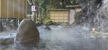 Shared Outdoor Hot Spring Bath at Ochiairo Murakami