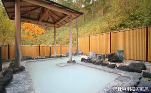 Men's Outdoor Hot Spring Bath at Yumoto Itaya